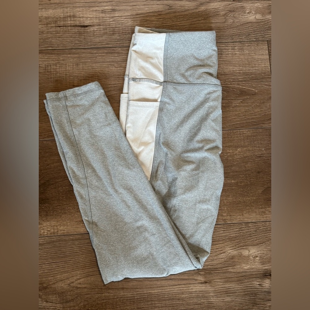 Gray and Cream Gottex Size Medium Leggings